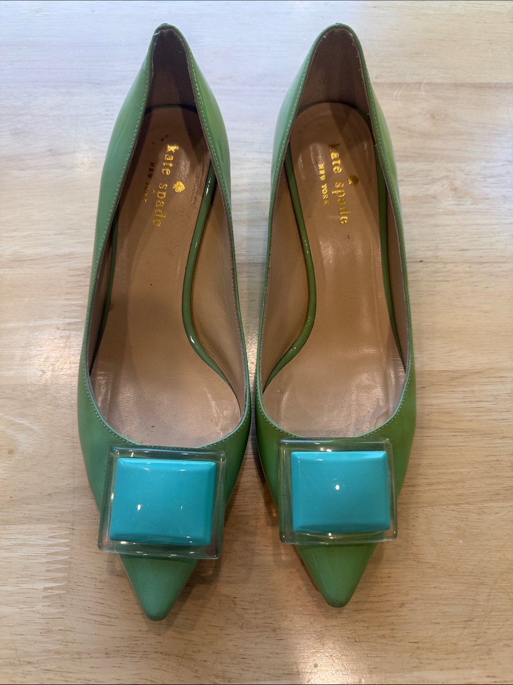 kate spade green patent pumps with lucite turquoise square accent 7B - Picture 8 of 8